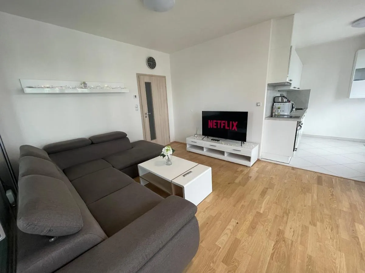 Apartment At Garden Towers Prague