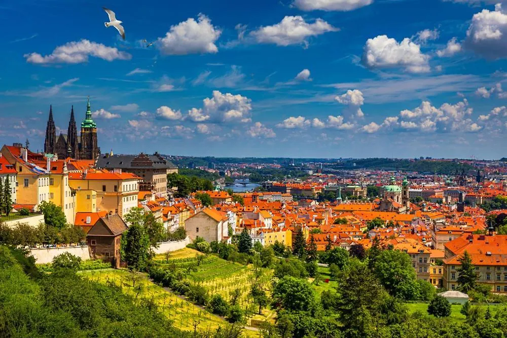 Apartment At Garden Towers Prague